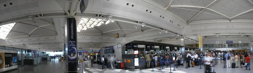 İstanbul Atatürk Havalimanı dış hatlar terminalinde check-in kontuarları